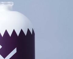 Bottle-varnishing-white-opaque-and-purple-opaque-with-masking-and-pad-printing-1-color-logos-and-writings-detail