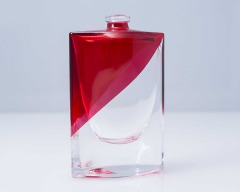 Glossy-transparent-varnishing-bottle-with-masking
